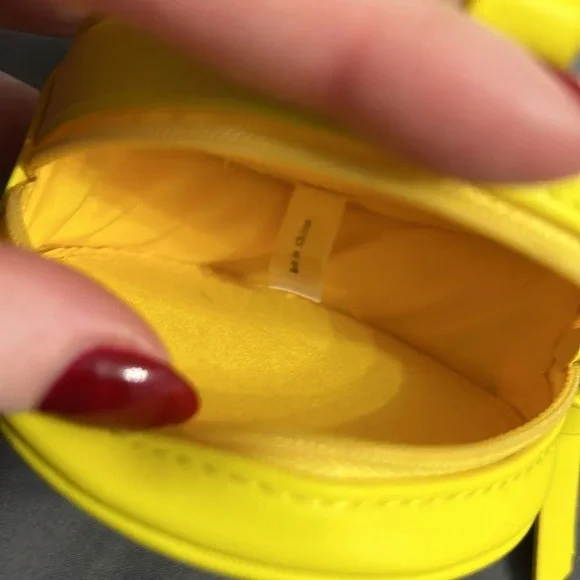 Benefit cosmetics coin pouch - Picture 4 of 4